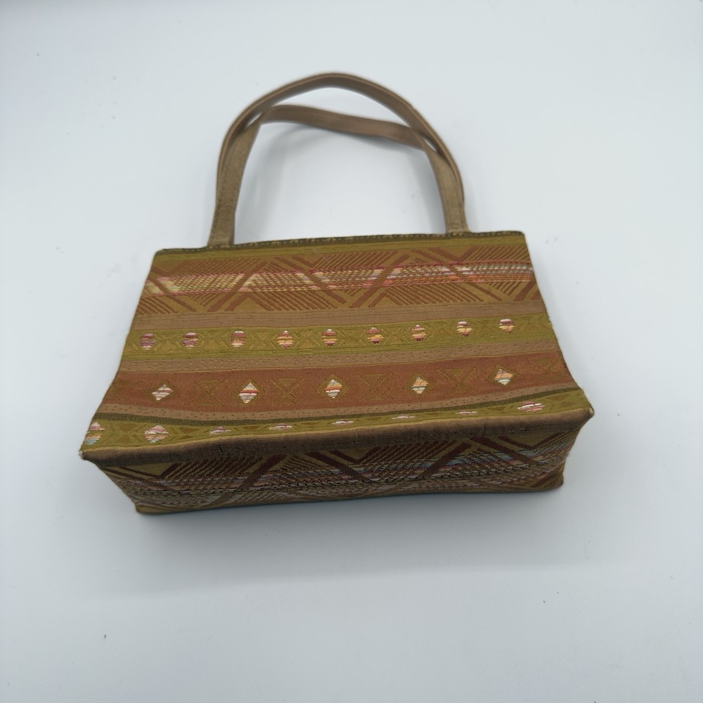 Stuart Weitzman‎ Embroidered Handbag Measures 7.5" Wide 5" Tall Multicolor